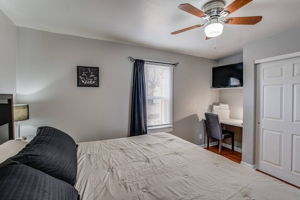 2BR Olympic Training Center Dog friendly - photo 3
