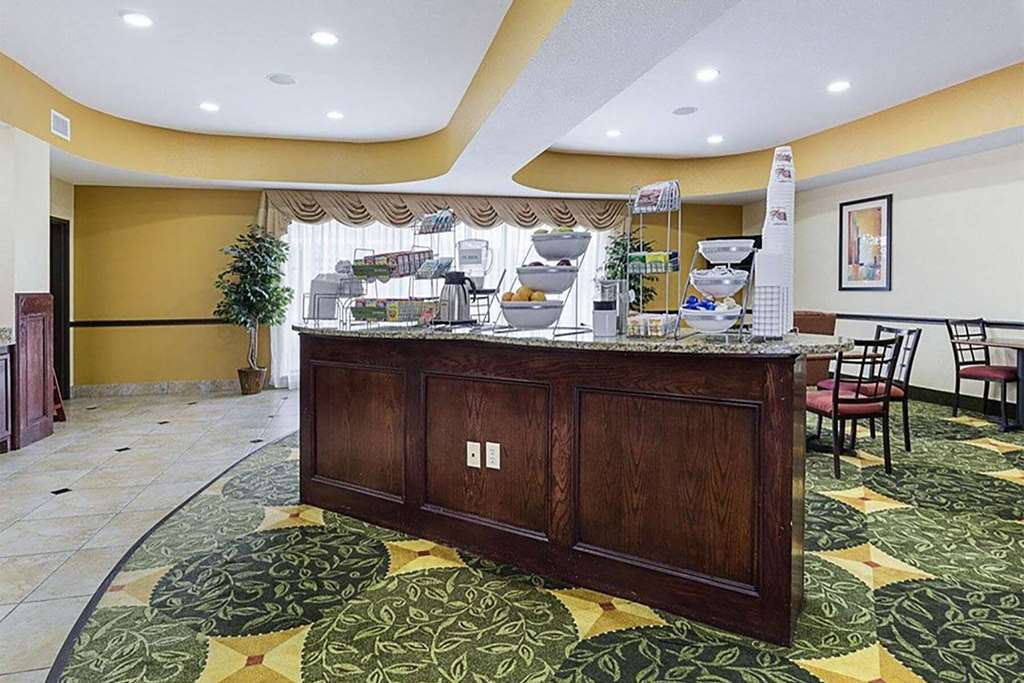 Days Inn & Suites by Wyndham Houston West Energy Corridor - photo 24