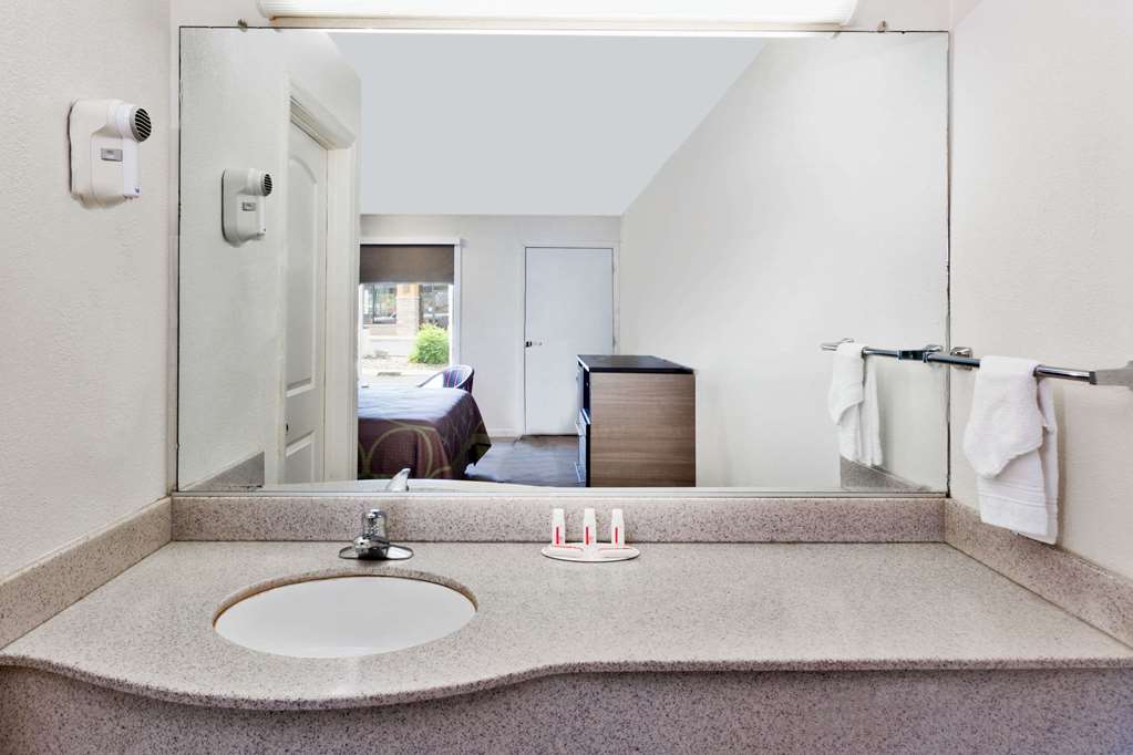 Super 8 by Wyndham Ringgold Chattanooga Area - photo 10