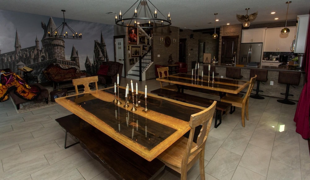 Magical Muggle Mansion Pool & Spa Sleeps 23 - photo 42