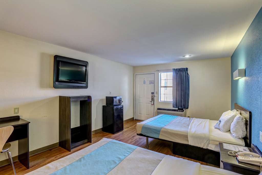 Motel 6 Dickson TN - photo 21