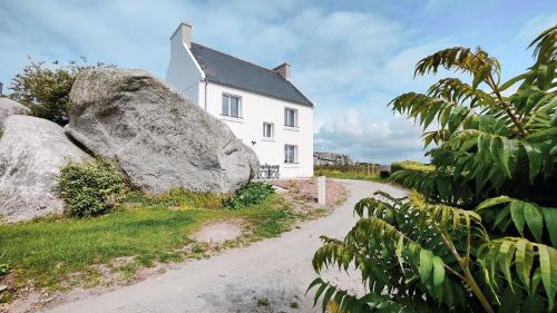 Ty Meham a 700m de la Plage Et Meneham Grand Terrain Calme — hotel in Kerlouan