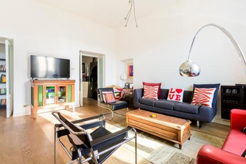 Principe House Central Rome 3 bedroom 2 bath Elegant Apartment full of Light — 4-Star Luxury Hotel in Rome, Italy