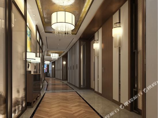 Sailing Hotel — Unknown City — photo 5