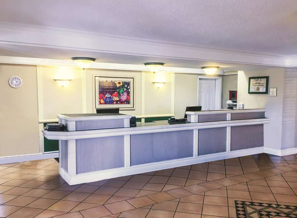 La Quinta Inn by Wyndham Moline Airport - photo 5