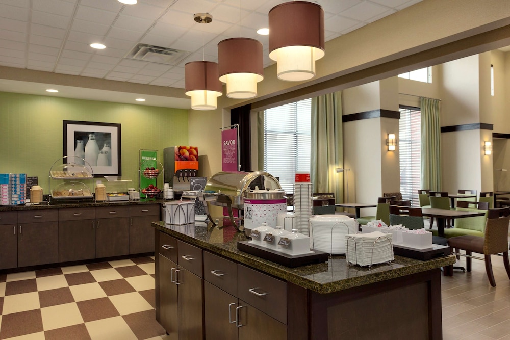 Hampton Inn & Suites Parkersburg Downtown - photo 29