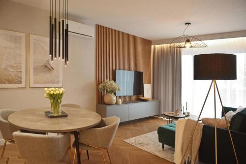 Sand & Wave Luxury Marina View Apartment with Spa Pool & Free Parking — 4-Star Luxury Hotel in Dziwnow, Poland