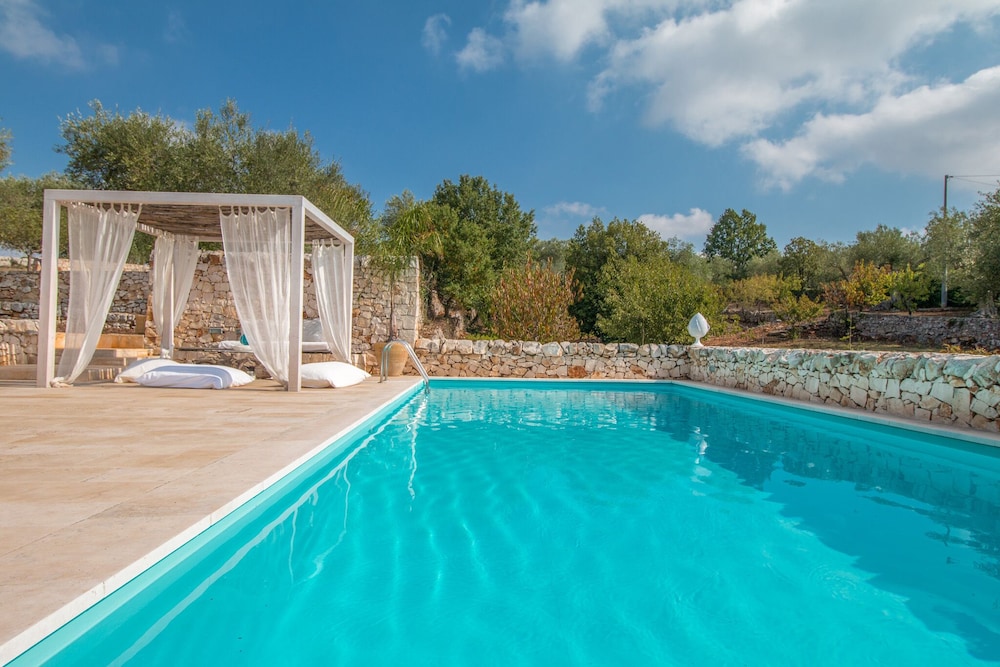 I Trulli di Annetta — 4-Star Luxury Hotel in Castellana, Italy