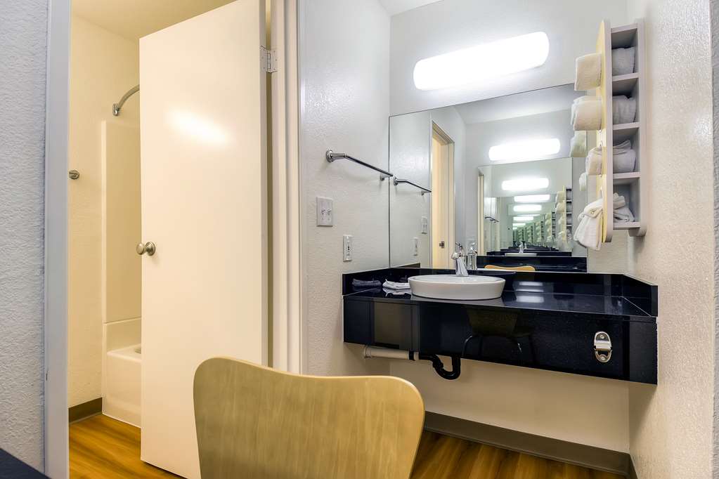 Motel 6 San Diego CA Hotel Circle Mission Valley - photo 16
