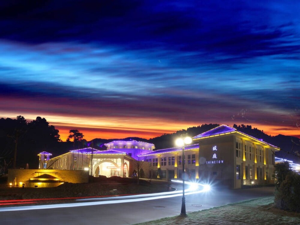 Rose Manor Hotels & Resorts — hotel in Bazhou
