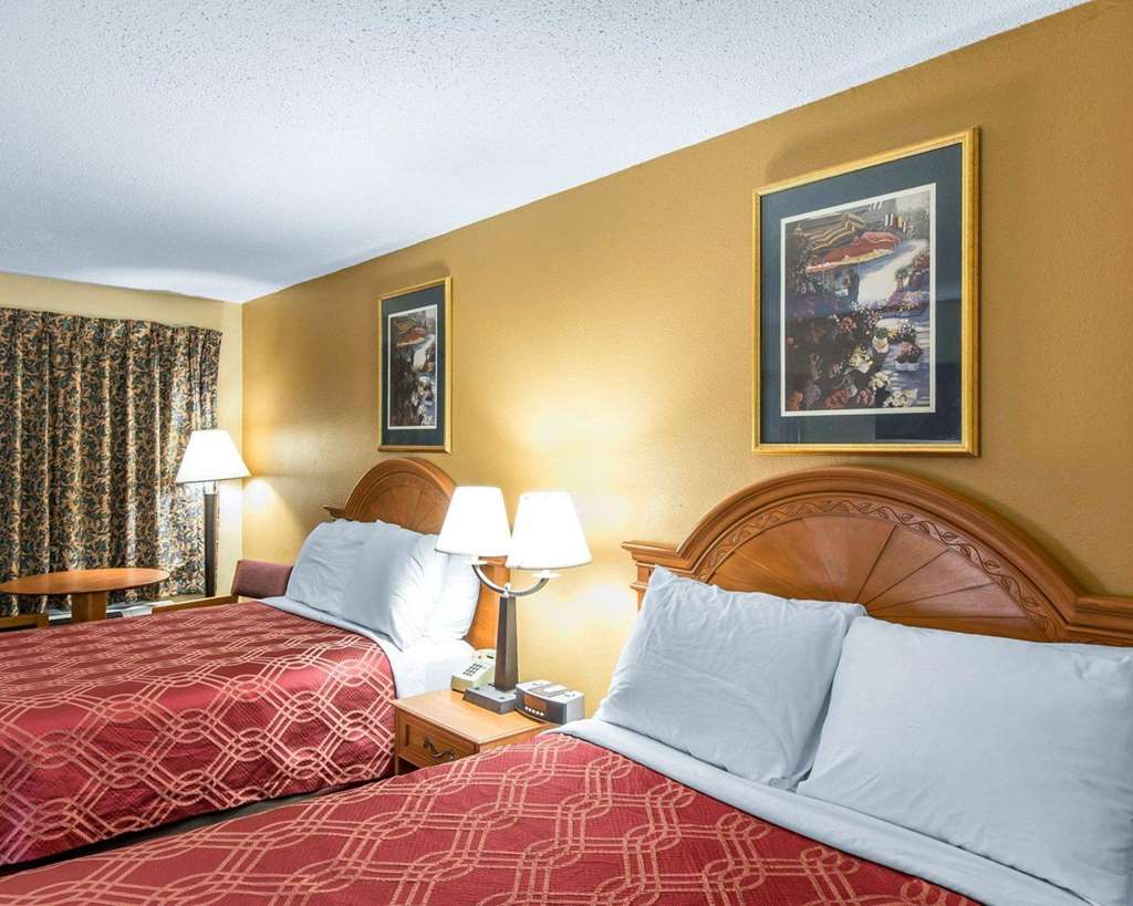Econo Lodge Dalton West - photo 11