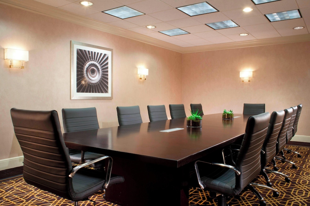 Sheraton DFW Airport Hotel - photo 37