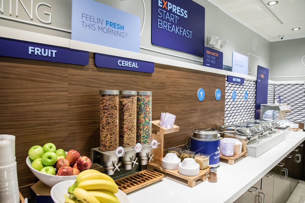 Holiday Inn Express & Suites Chicago Libertyville by IHG - photo 37