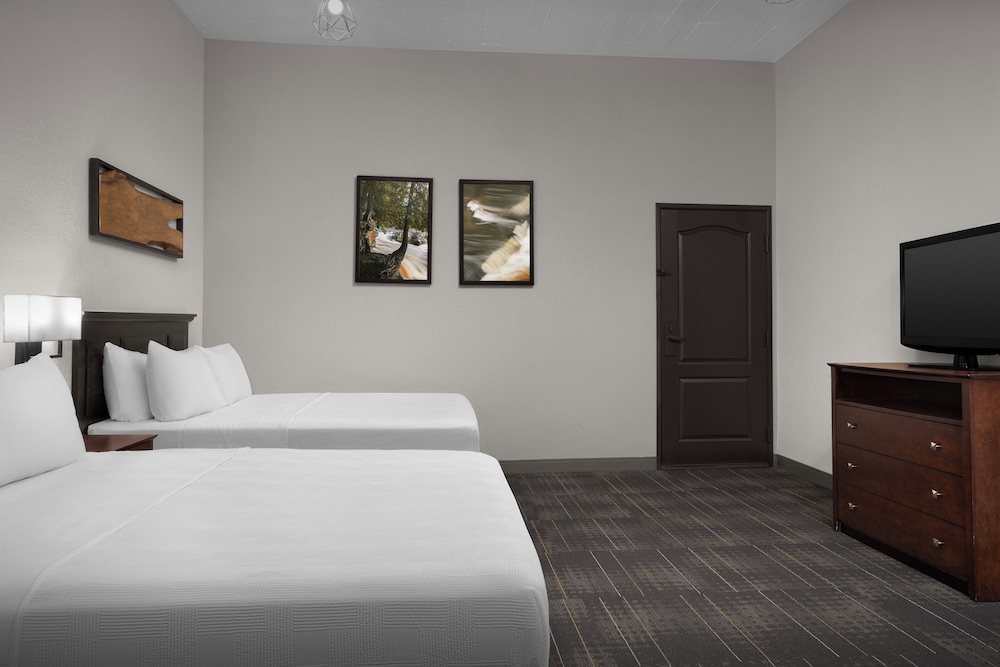 The Suites Hotel at Waterfront Plaza - photo 9