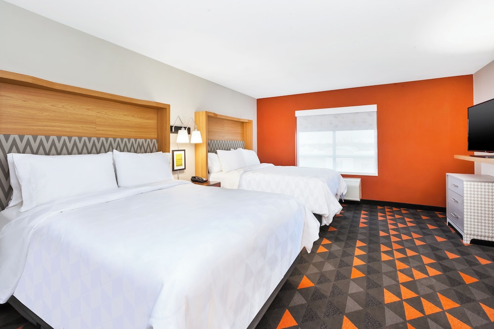 Holiday Inn & Suites Toledo Southwest Perrysburg by IHG - photo 13