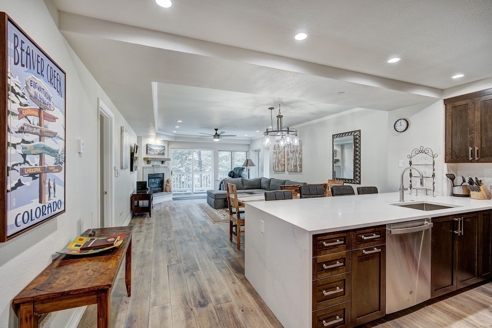 Modern and Updated St James Premium 3 Bedroom Residence 3 Condo by Redawning — 4-Star Luxury Hotel in Avon, United States