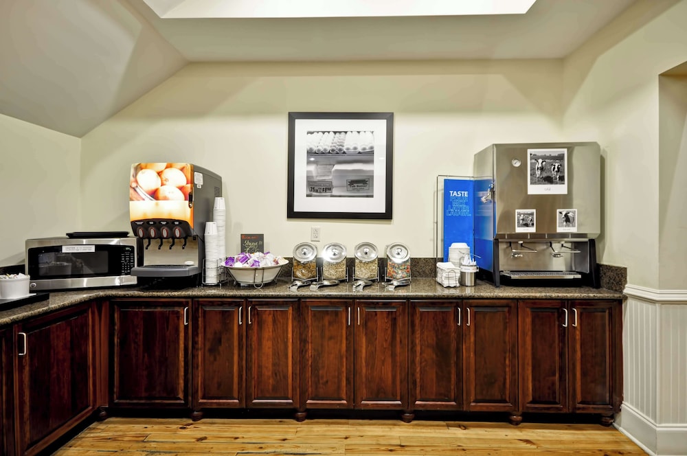 Hampton Inn & Suites Charleston West Ashley - photo 43