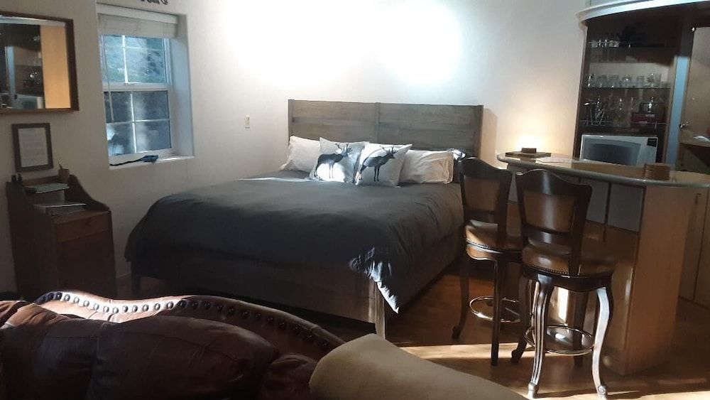 Winterfell No Hidden Fee; Dog OK; King Bed in Arnold, United States