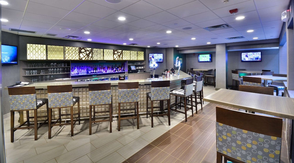 Embassy Suites by Hilton Denver Central Park - photo 34