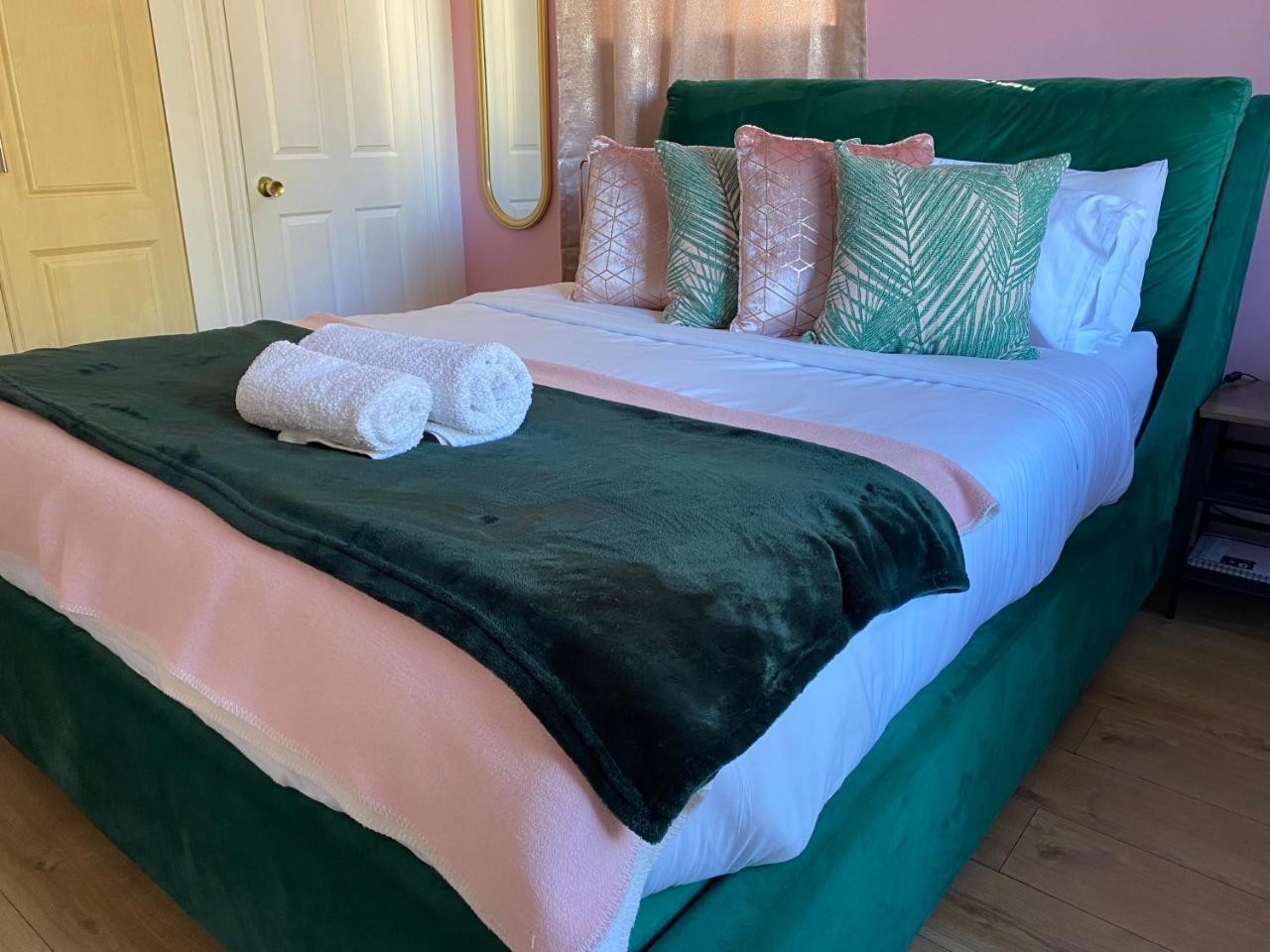 The Lily Pad near Poole Dorset Self contained private entrance and free parking in Poole, United Kingdom