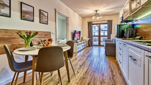 Apartament Green Resort A5 z Basenem Sauną Jacuzzi Siłownią 5D Apartamenty in Szklarska Poreba, Poland