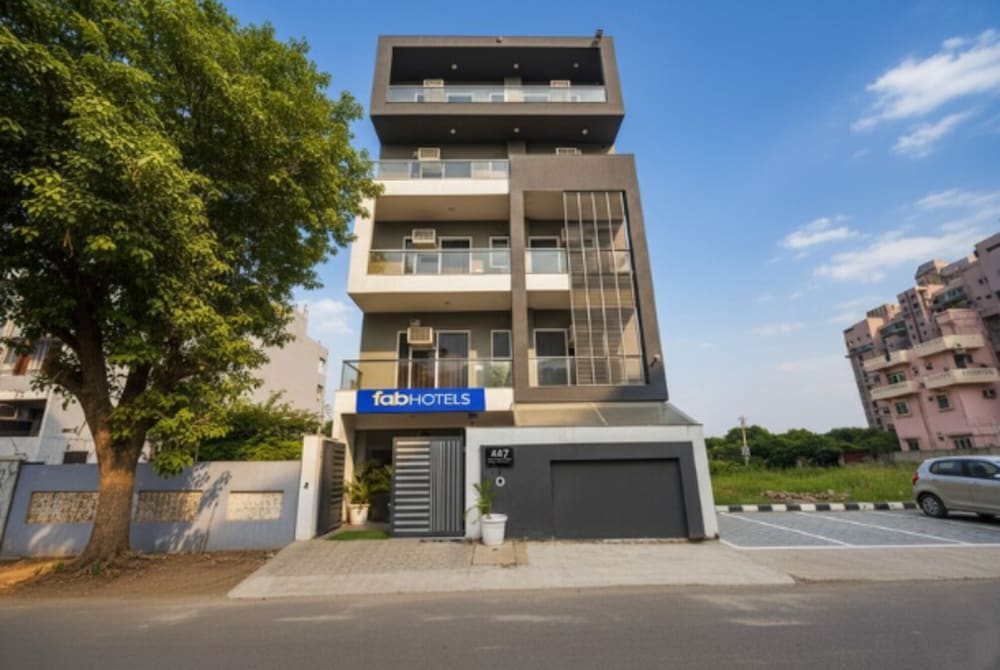 Fabhotel Alpha - carbon neutral hotel in Gurgaon