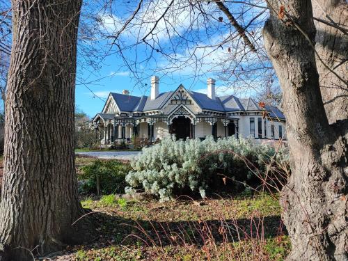 Burnside Homestead — 4-Star Luxury Hotel in Oamaru, New Zealand