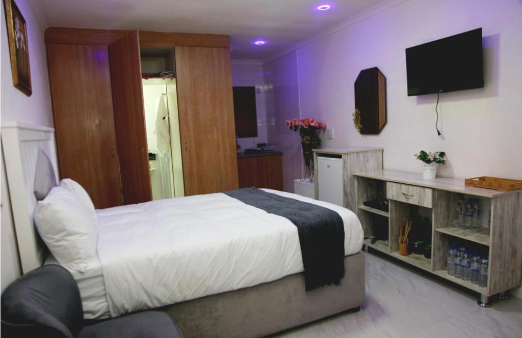 Serena Inn room 4