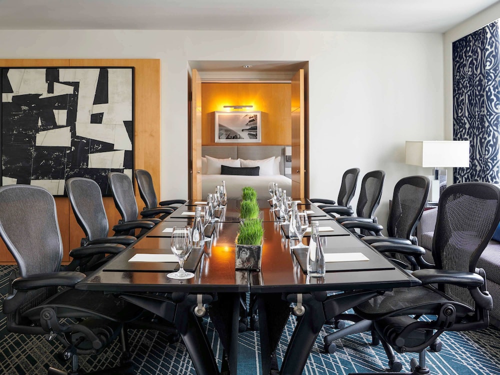 Sofitel Chicago Magnificent Mile - photo 4