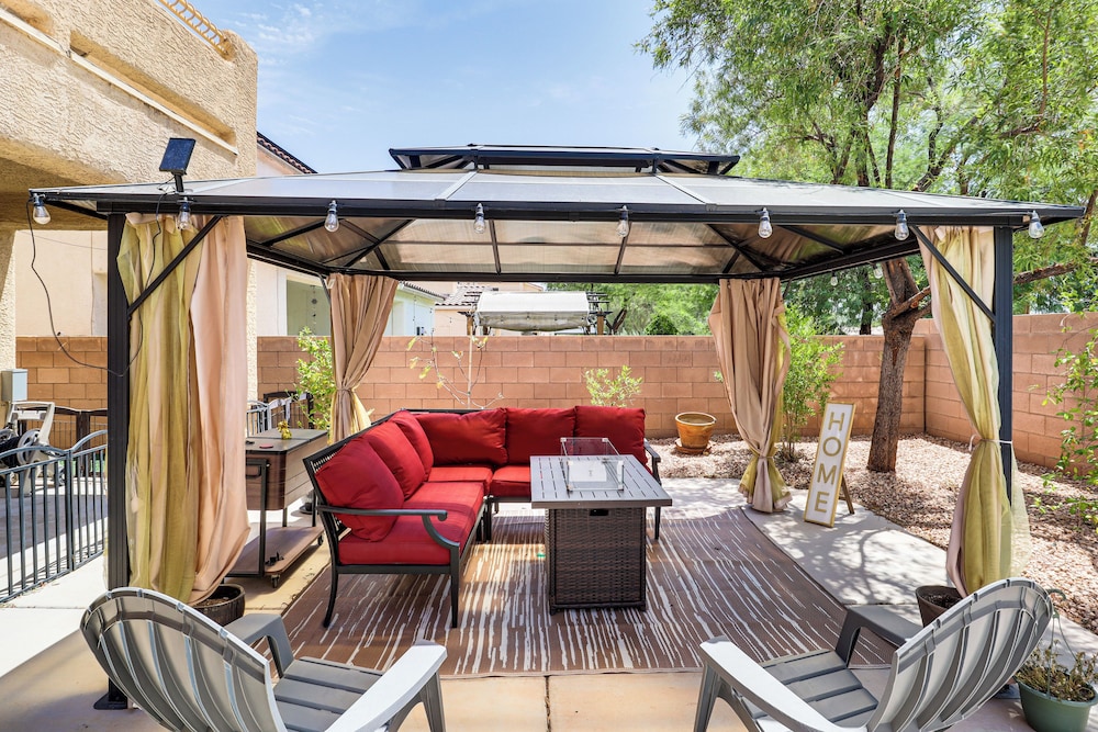 North Las Vegas Home W Hot Tub 14 Mi To Strip 21993091 — North Las Vegas