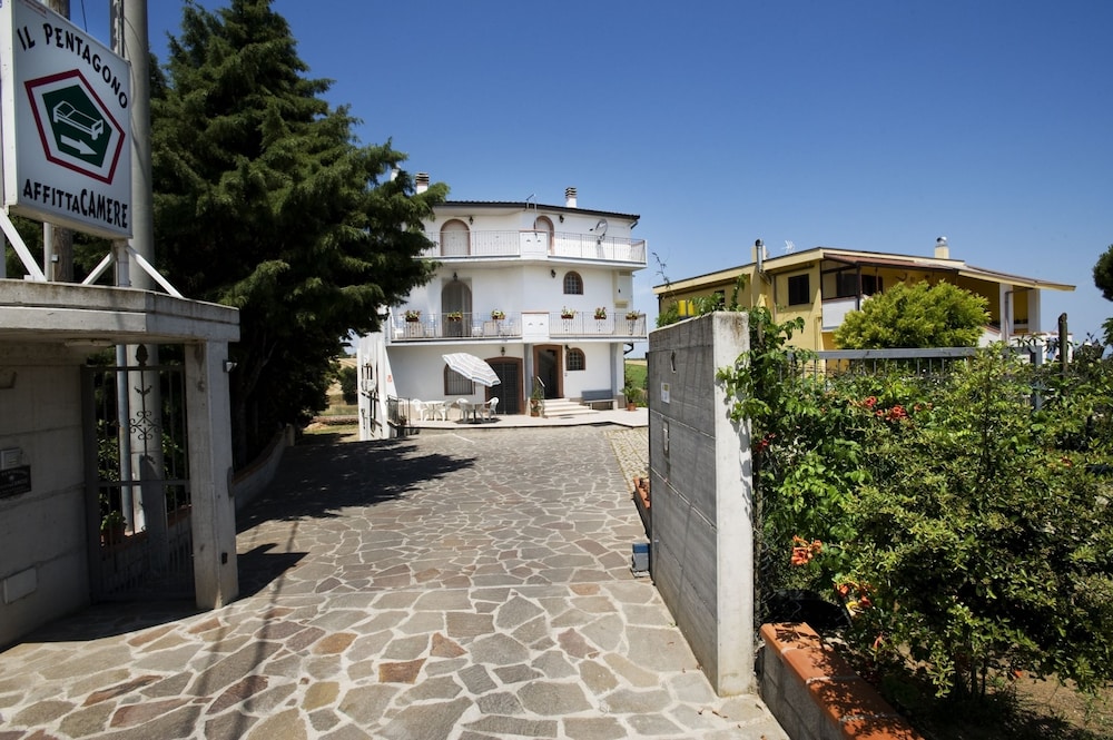 Il Pentagono - carbon neutral hotel in Guglionesi