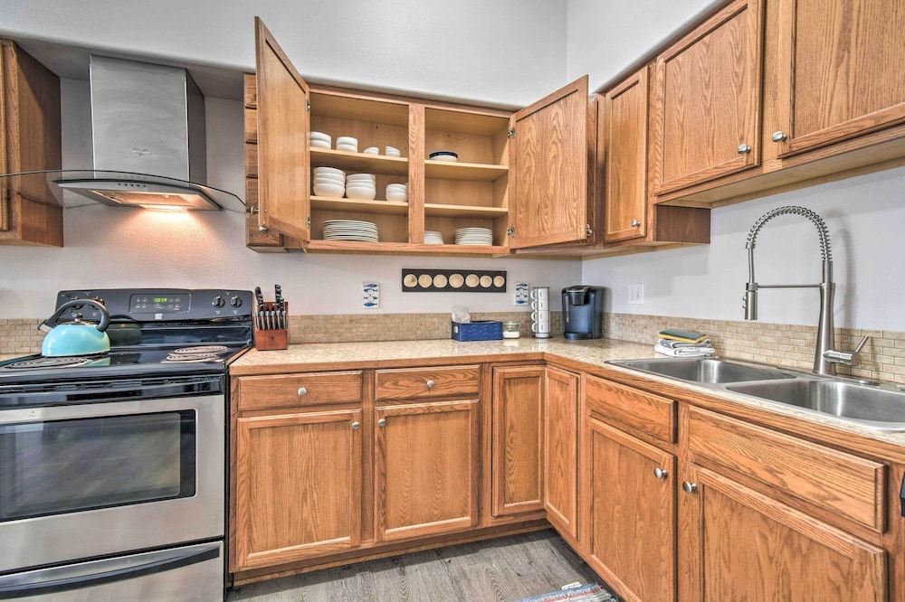 Swim Hike and Fish Canalfront Gem in Ocean Shores — 4-Star Luxury Hotel in Ocean Shores, United States