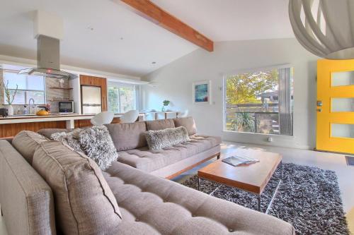 Quiet Haven with Huge Fenced Yard Fast Internet by Lodgewell — 4-Star Luxury Hotel in Austin, United States