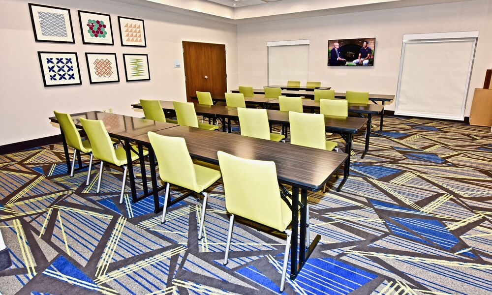Holiday Inn Express & Suites Perryville by IHG - photo 48
