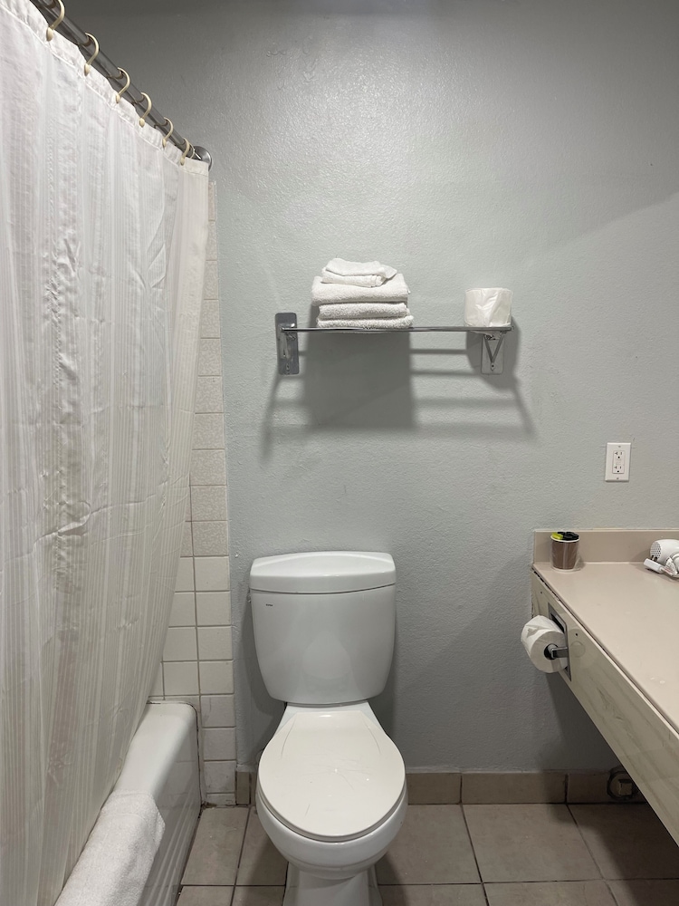 Portside Inn & Suites - photo 33