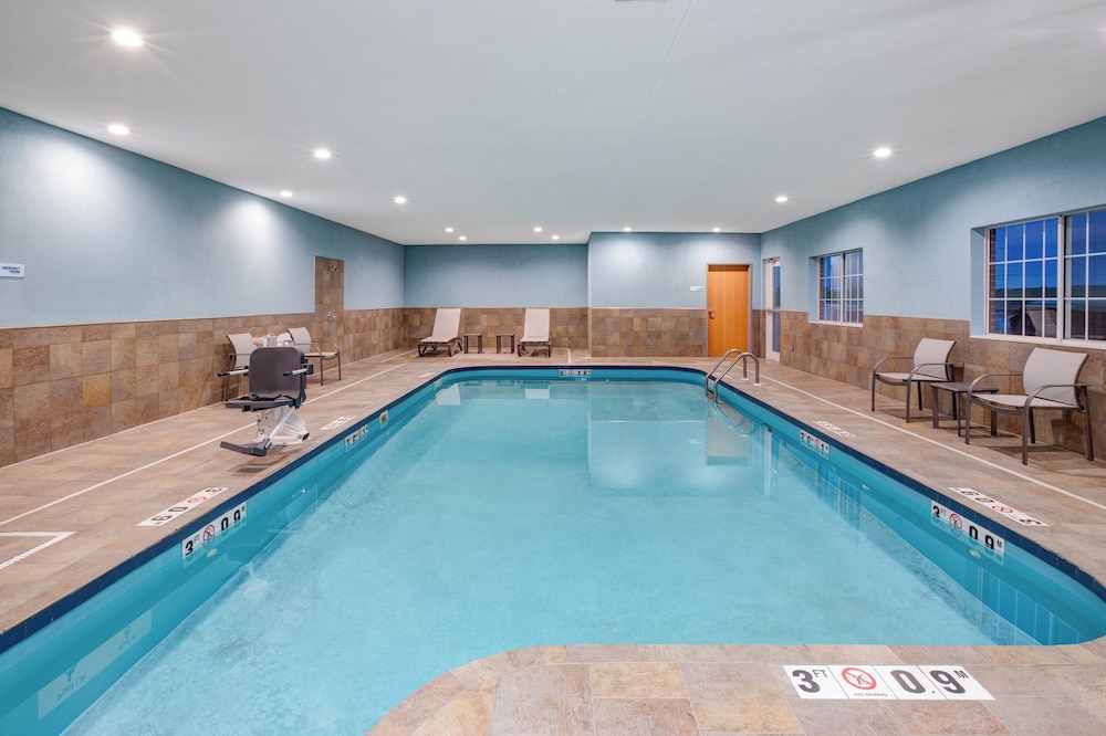Holiday Inn Express Hotel & Suites Defiance by IHG - photo 9