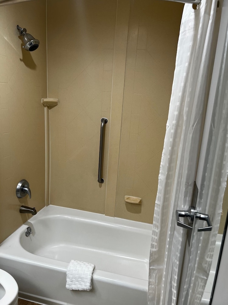 Baymont by Wyndham Monroe Ohio - photo 11