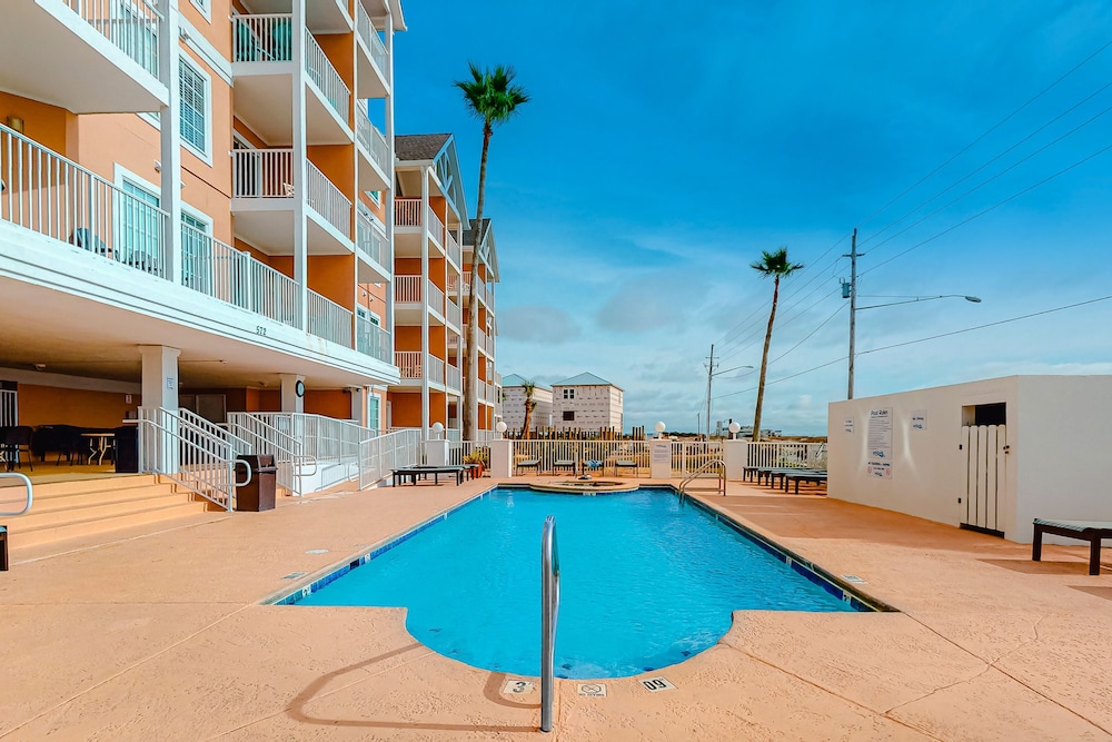 Direct Gulf Front Condo with Resort Pools with Hot Tubs Steps to Beach - photo 27