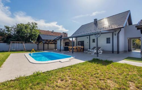 2 Bedroom Cozy Home In Vukovar — 4-Star Luxury Hotel in Vukovar, Croatia