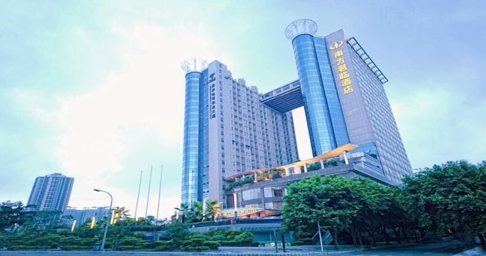Chongqing Carlton Hotel — 4-Star Luxury Hotel in Chongqing, People's Republic of China