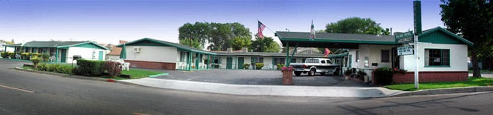 Bishop Village Motel - photo 18