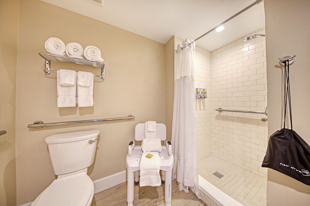 Commander Hotel & Suites - photo 43