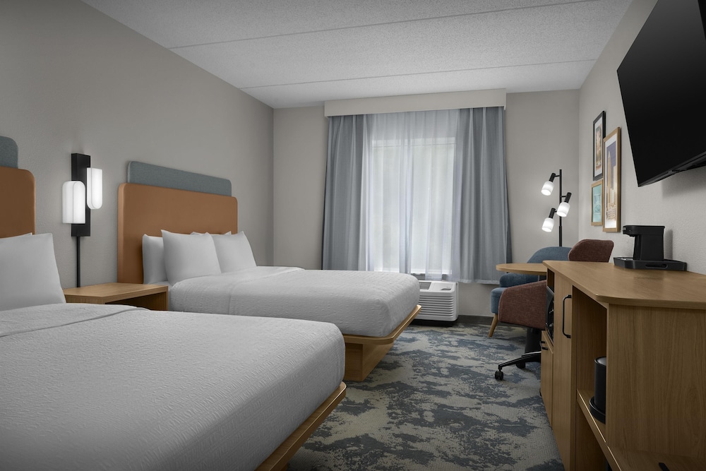 Hampton Inn & Suites Huntersville - photo 12