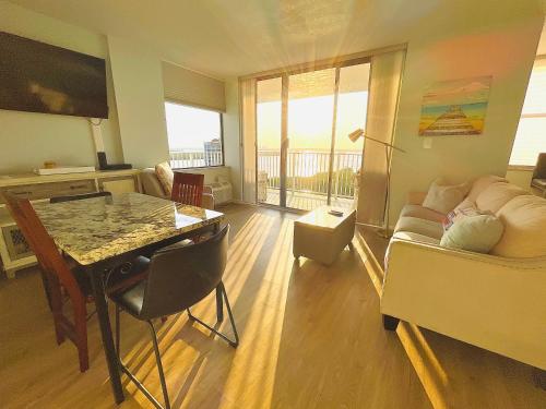 Penthouse 6 Panoramic Ocean Views Top Floor - photo 3
