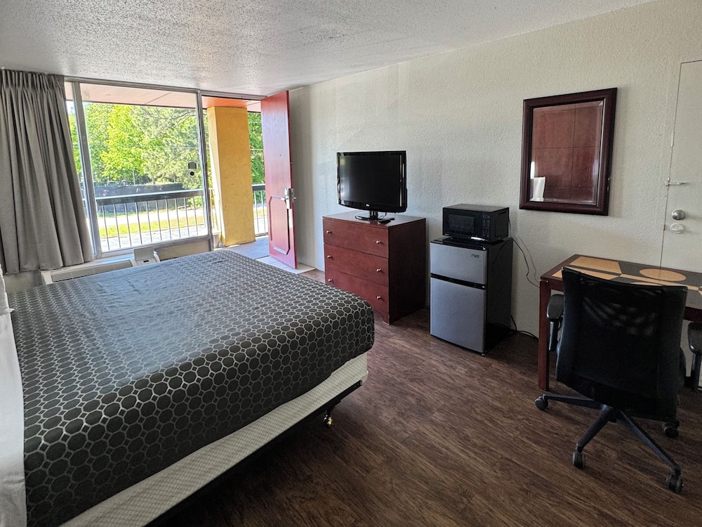 Budgetel Inn Phenix City - photo 5
