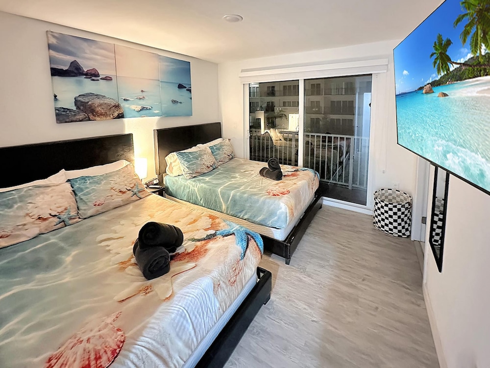 Vacay Spot experience Luna Sky 65 TV BAR BBQ SHOWER massage jets music to FL Keys - photo 3