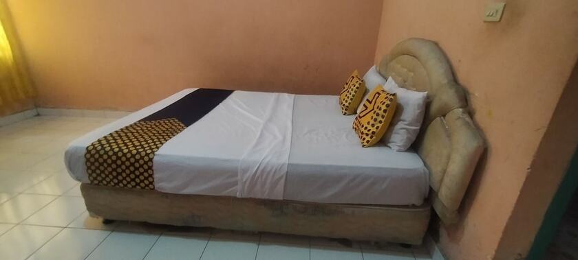 Spot On 92368 Hotel Erkas