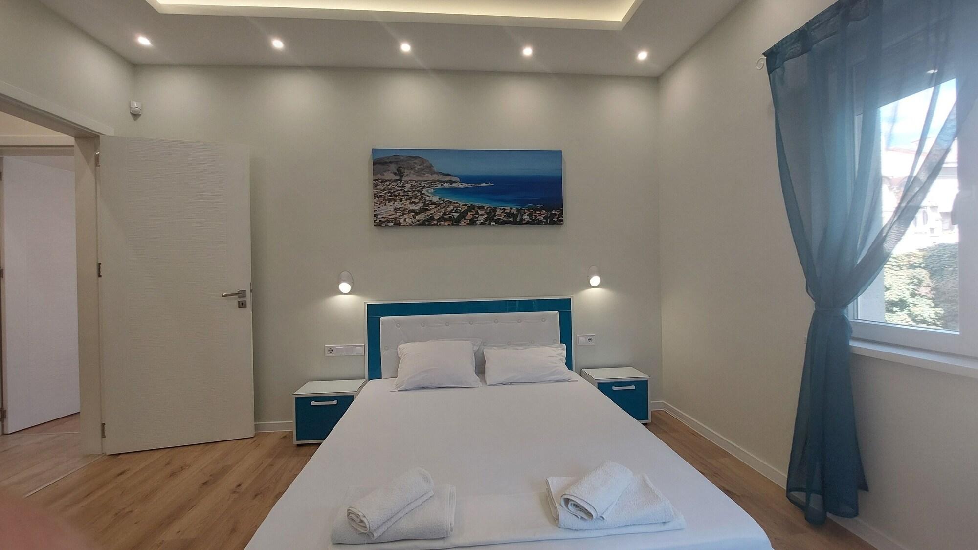 Апартамент Pink & Blue 2BDR with Balcony Wi Fi — 4-Star Luxury Hotel in Varna, Bulgaria