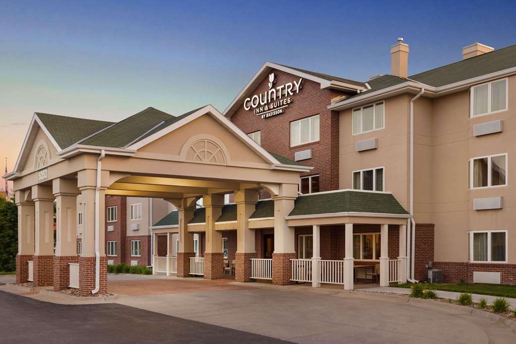 Country Inn & Suites by Radisson Lincoln North Hotel and Conference Center NE - featured photo