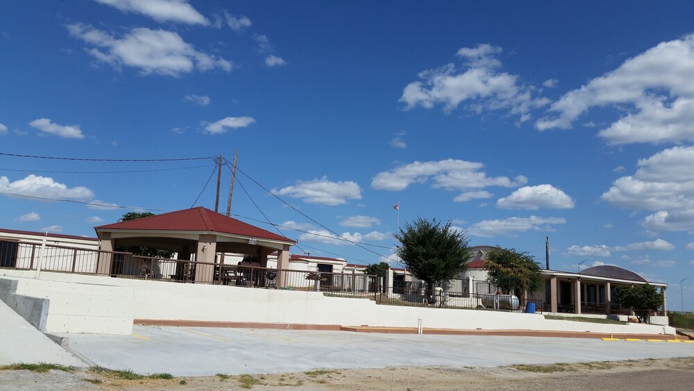 Lakeview Inn & Suites - photo 45